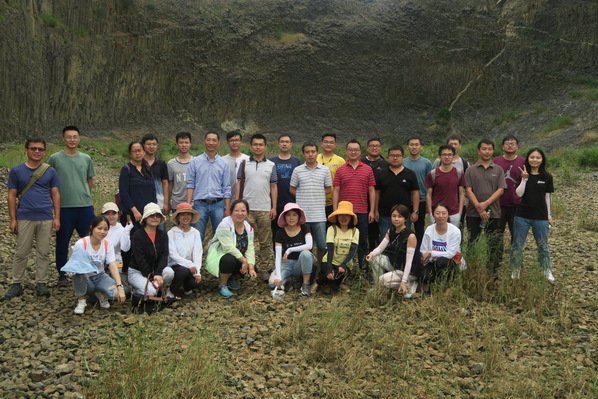 西南油氣田火山巖油氣藏勘探開發(fā)新技術(shù)培訓(xùn)班結(jié)業(yè)